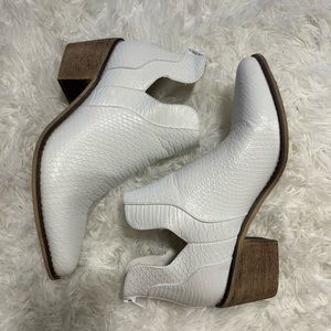 Pierre Dumas White Western Bootie